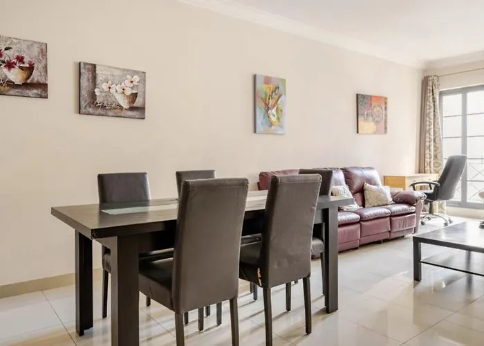 Elegant Central Apartment